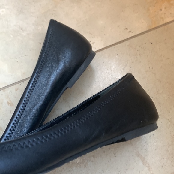 Tory Burch black leather flats size 8.5 gently used - Picture 12 of 14